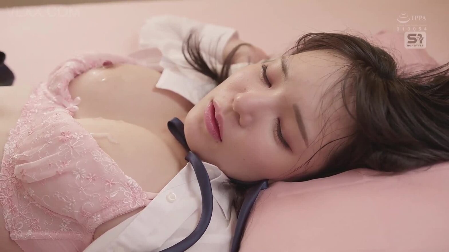 Em Gái Vú Tròn Thèm Khát Dạng Chân Hết Cỡ Để Anh Chơi