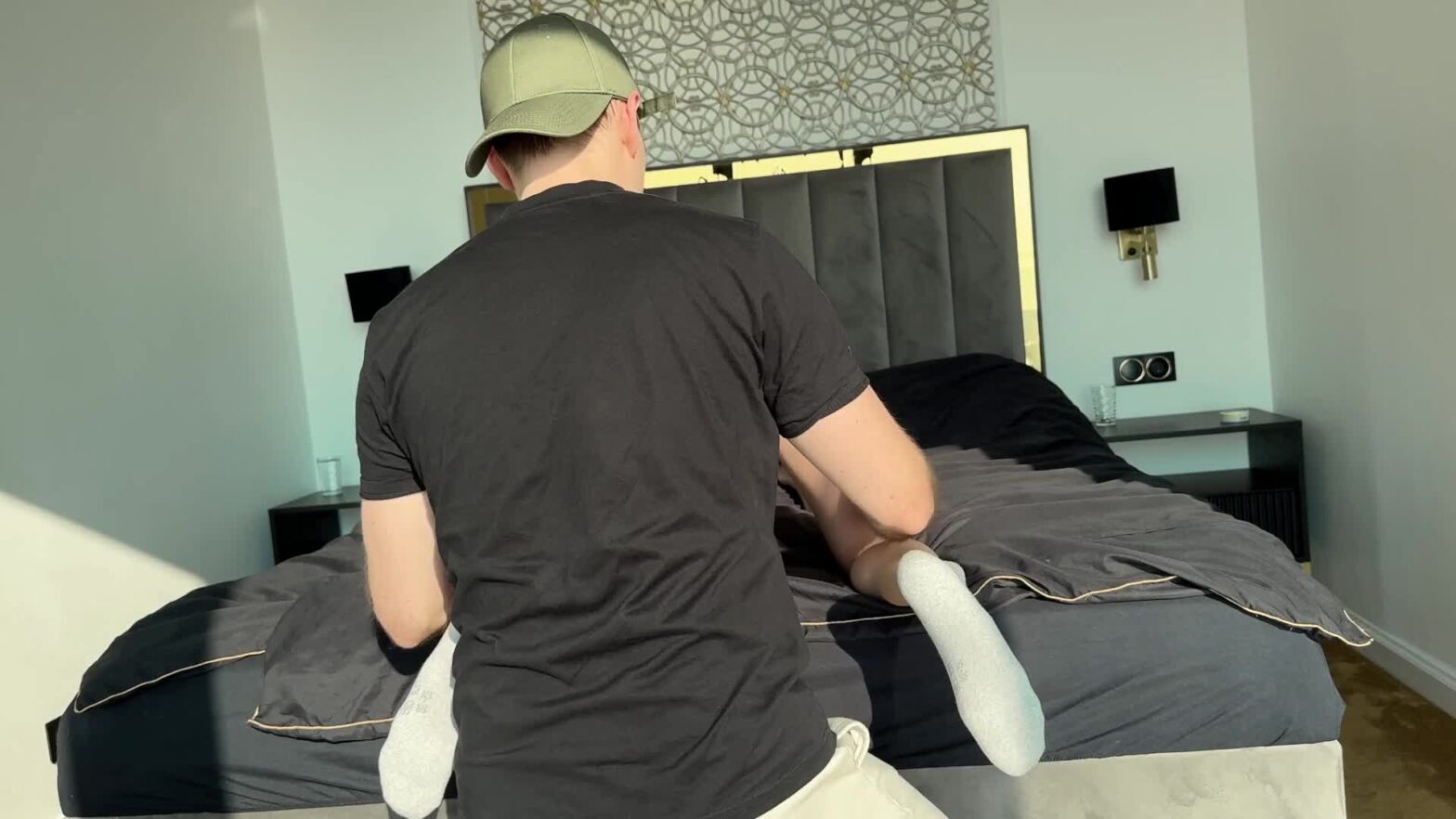 Bố Chồng Địt Con Dâu Xuất Ngập Lồn Trên Mộ Vợ Cũ Đêm 49 Ngày